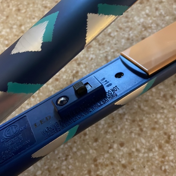 Chi Straightener - Picture 2 of 5